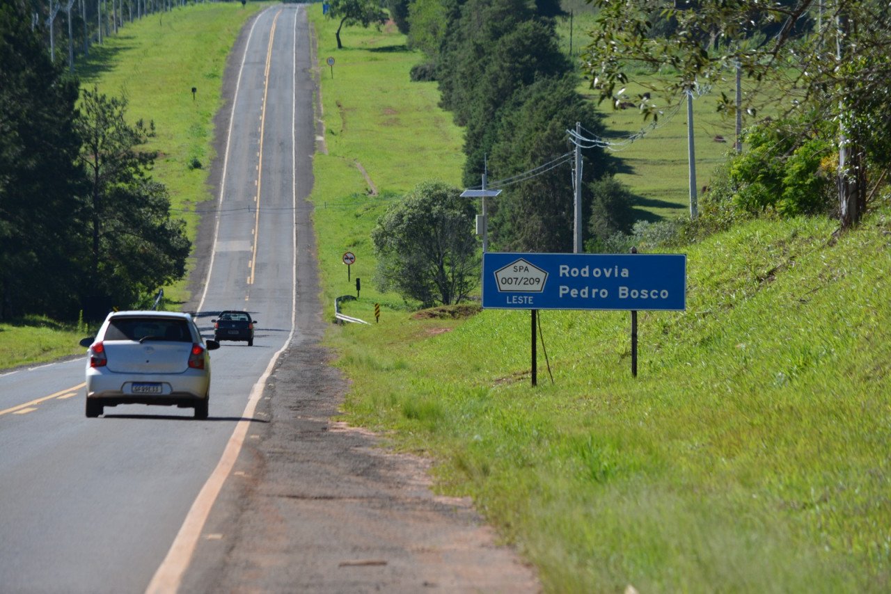Motorista perde a vida em capotamento na Rodovia Pedro Bosco, entre Botucatu e Pardinho